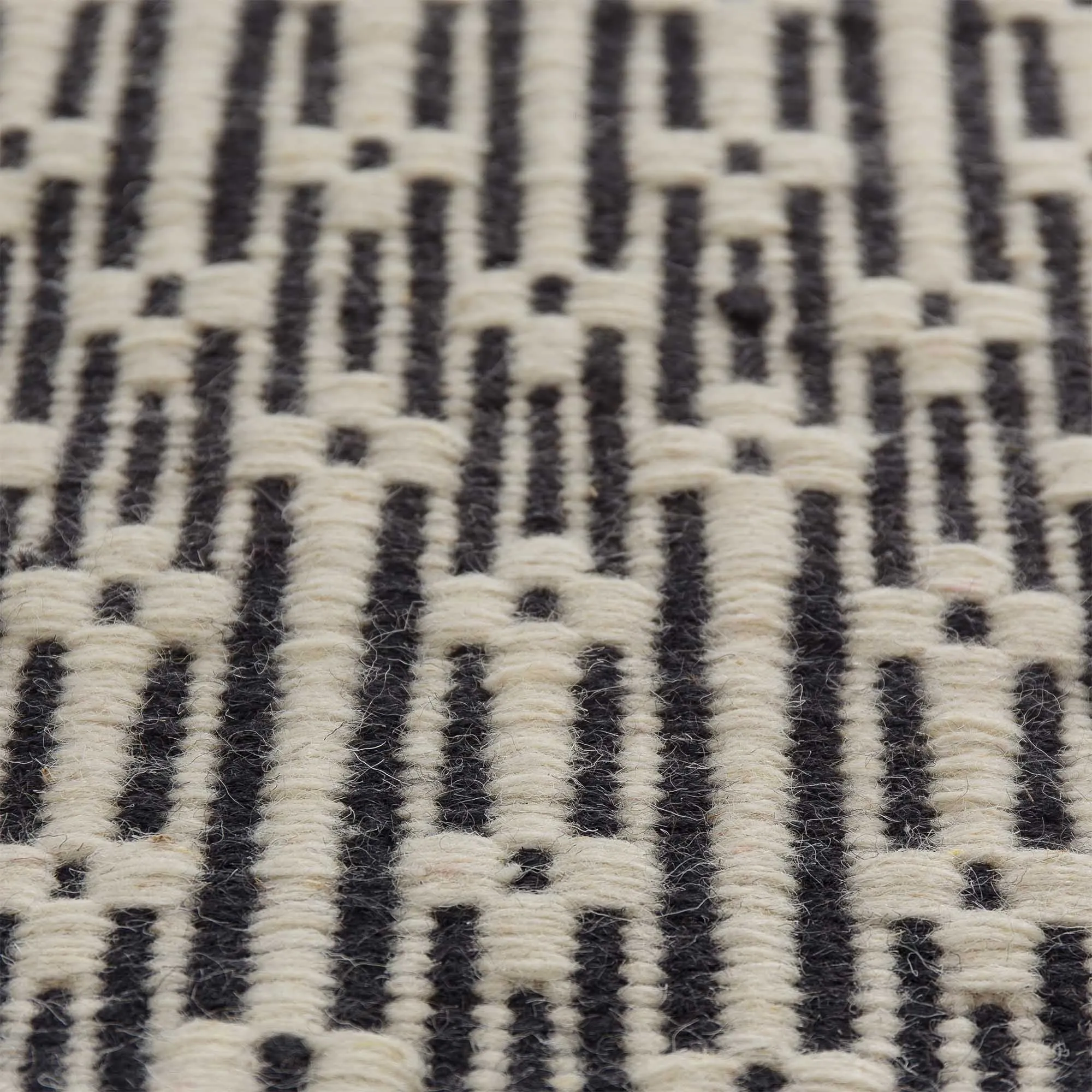 Lumaco Rug [Charcoal/Off-white]